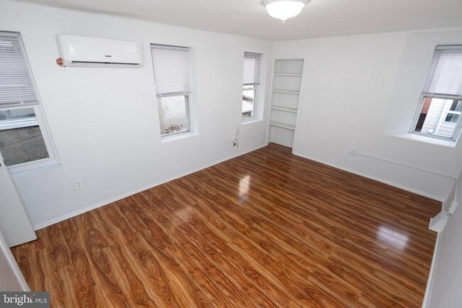 Building Photo - 633 N 3rd St