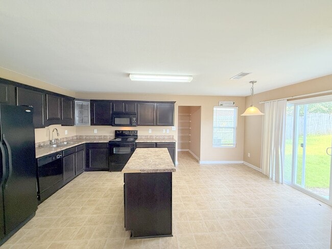 Building Photo - 182 Forestbrook Dr