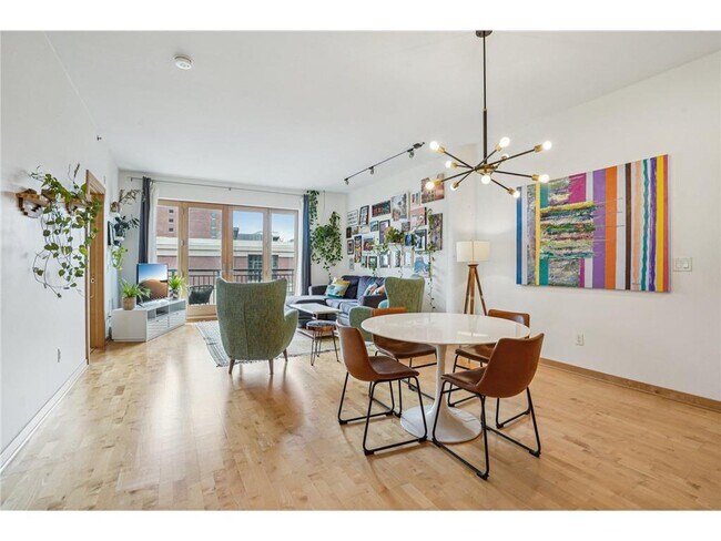 Building Photo - 401 N 2nd St