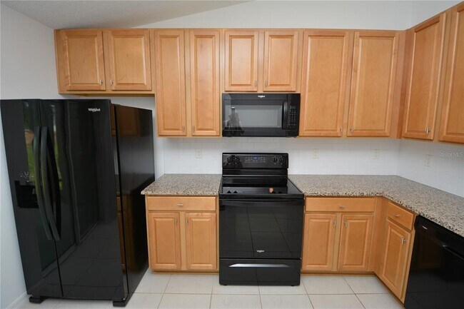 Building Photo - 33 Rosecroft Ln