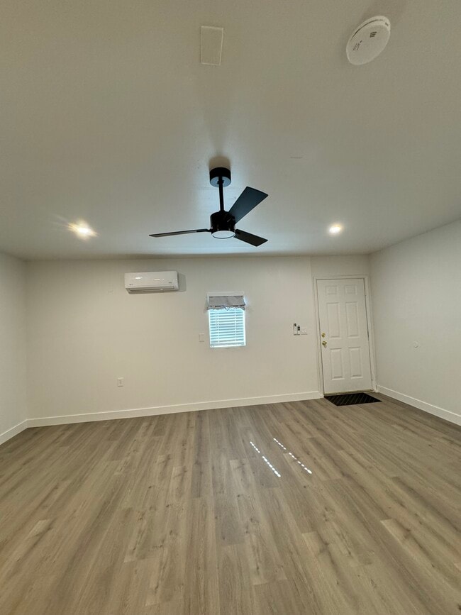 Building Photo - 13477 La Mesa Dr
