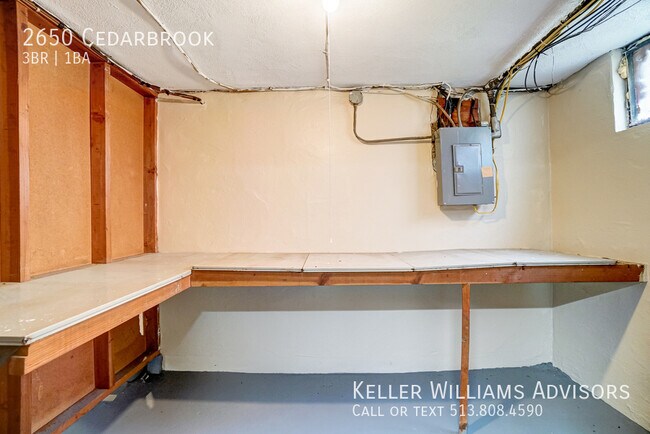 Building Photo - 2650 Cedarbrook-
