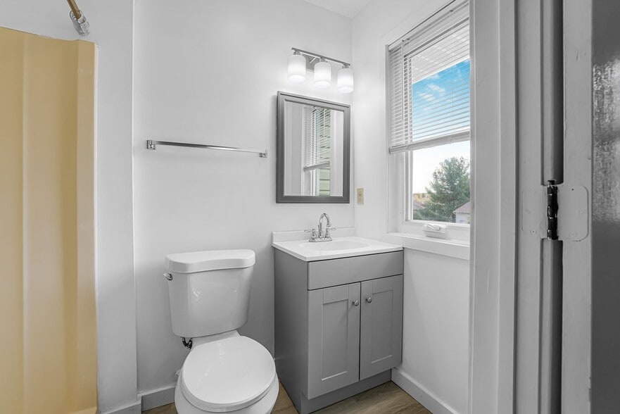 Building Photo - 363 Chickory Way