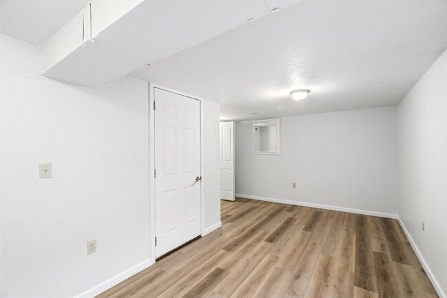 Building Photo - 818 E Princeton Ave