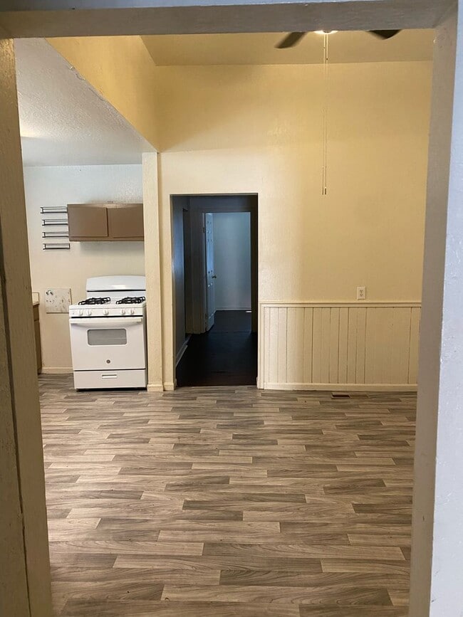 Building Photo - Newly remodeled