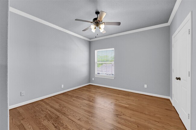 Building Photo - 5738 Ariel St