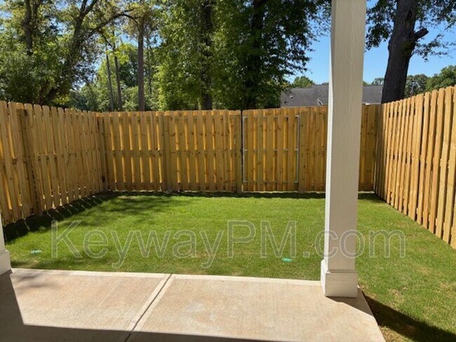 Building Photo - 2099 Denmark Ave SE