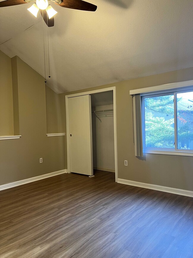 Building Photo - 14 Orient Way