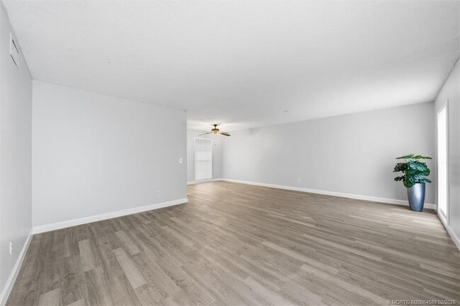 Building Photo - 2195 43rd Ave