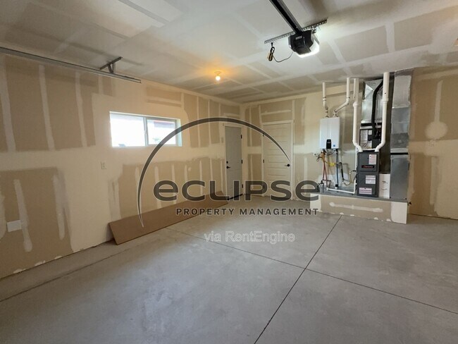 Building Photo - 250 Sasha St
