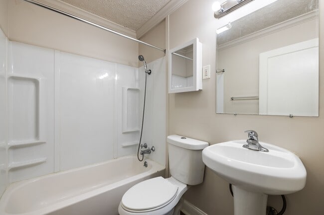 Building Photo - 1018 Navaho Pl