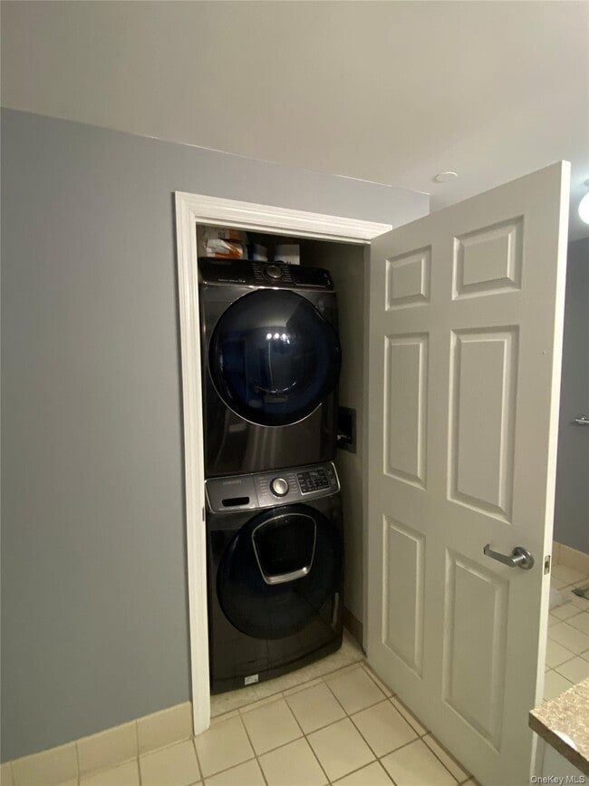 Building Photo - 300 Mamaroneck Ave