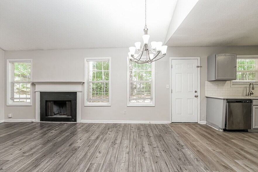 Building Photo - 2404 Rambling Way