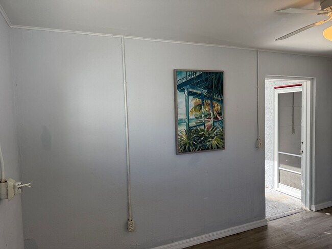 Building Photo - 2 Bedroom 1 Bath Home with Den/Office