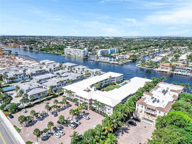 Building Photo - 1198 Hillsboro Mile