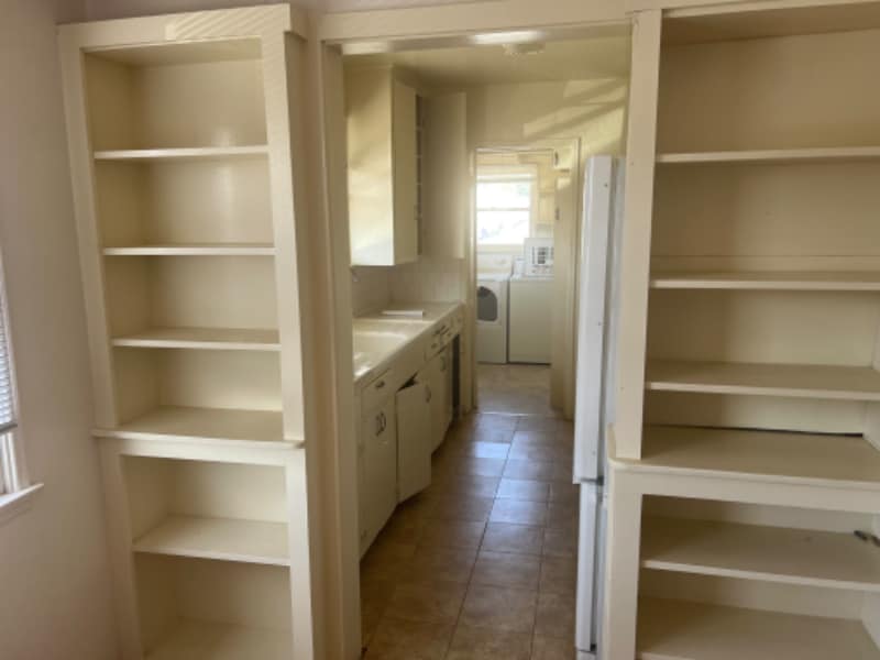 Building Photo - 645 S Marengo Ave