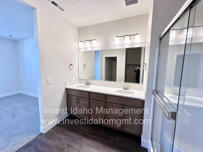 Building Photo - Brand new construction home available now ...