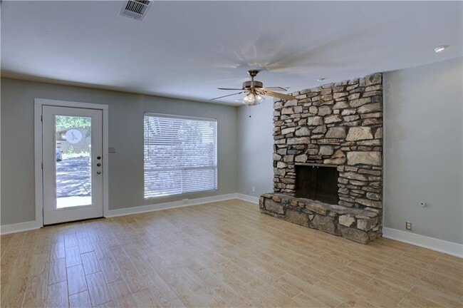 Building Photo - 2313 La Casa Dr