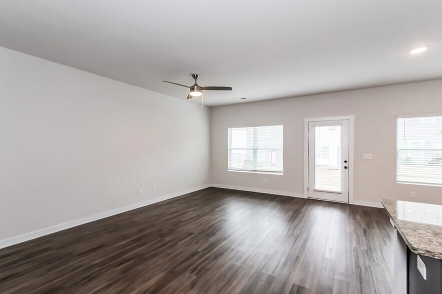 Building Photo - 504 The Heights Ln