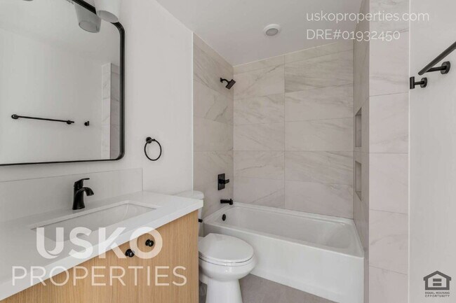 Building Photo - "Charming 1-Bedroom Unit in Sacramento's H...