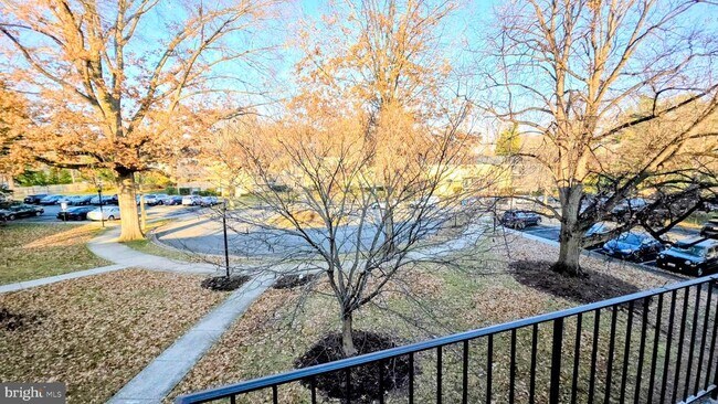 Building Photo - 10636 Montrose Ave