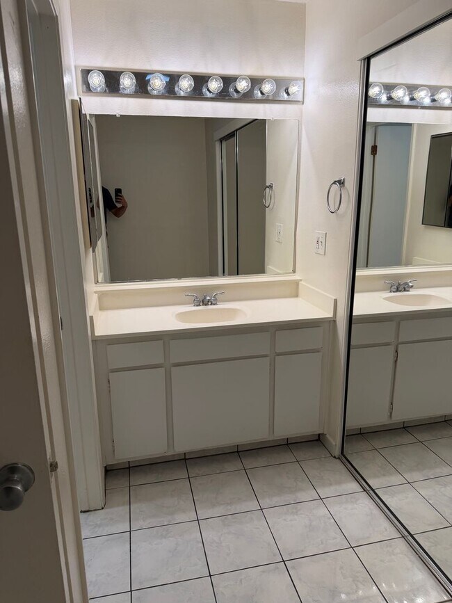 Building Photo - 3266 Ashford St