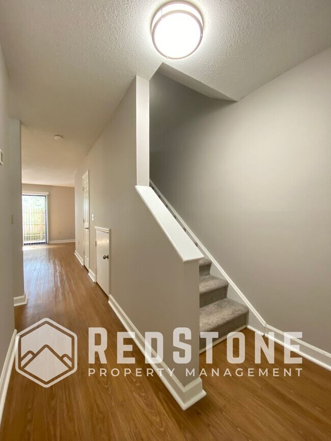 Building Photo - 727 S Broad St