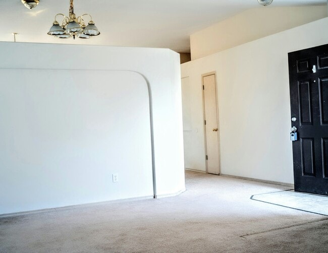 Building Photo - 16901 SE 6th St