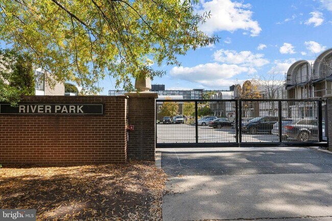 Building Photo - 1378 4th St SW