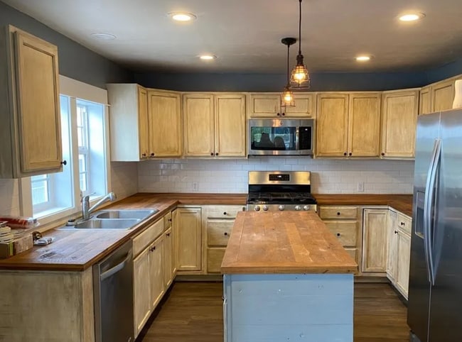Building Photo - 4 Bedroom 2 Bath in Townsend!