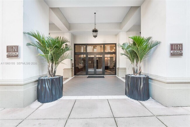 Building Photo - 10 Aragon Ave