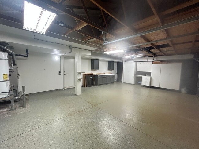 Building Photo - Remodeled Home for Rent in Corona – Sunroo...