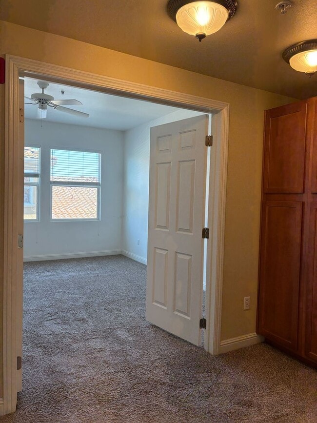 Building Photo - Upscale Living in Westlake Villas – Minute...