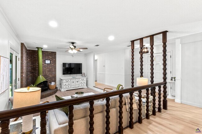 Building Photo - 1726 Greenwood Cir