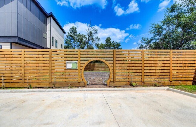 Building Photo - 13102 Honey Suckle Ridge Ln