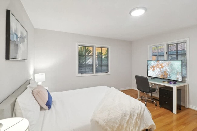 Building Photo - 2908 Lakemont Dr