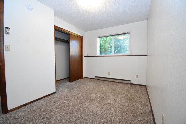 Building Photo - 2Bed 1.5Ba W/ Carport! Close to Trails, Ho...