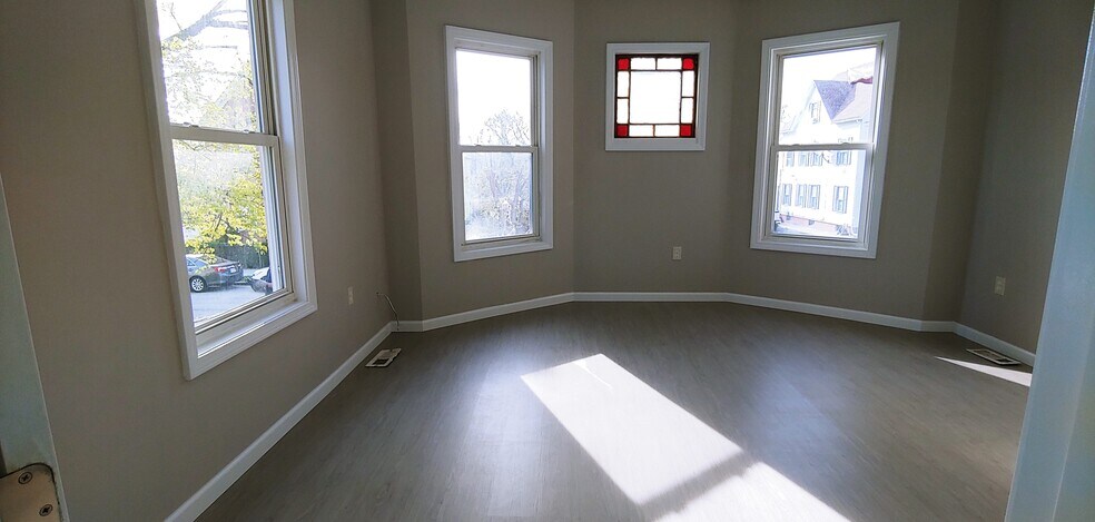 Building Photo - 58 Paine St
