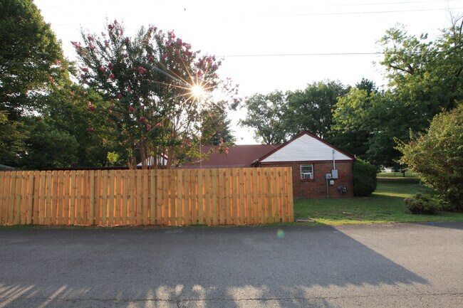 Building Photo - 1301 Richland Pl