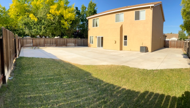 Building Photo - 2913 Esta Ave
