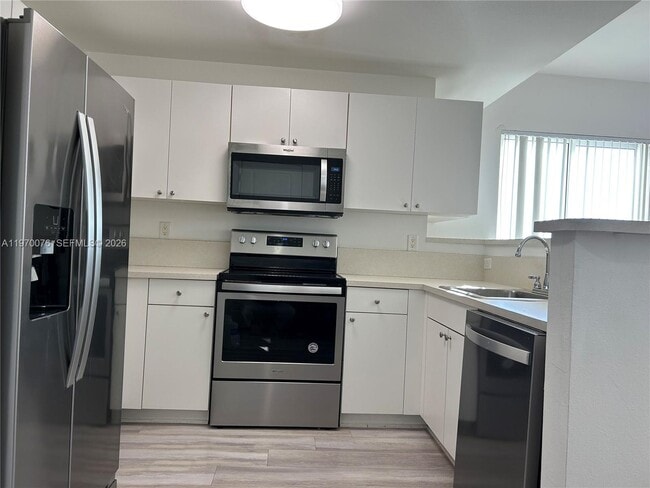 Building Photo - 10 Aragon Ave