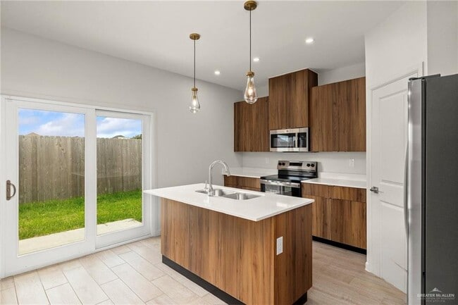 Building Photo - 19 19th St