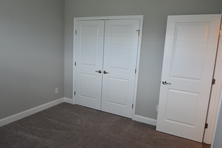 Building Photo - 3005 Primrose Ln