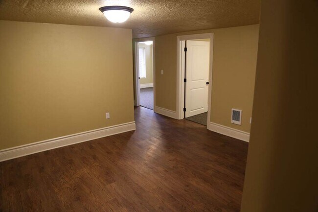 Building Photo - 685SEVera