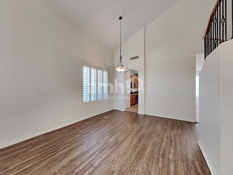 Building Photo - 9428 W Riverside Ave