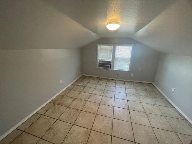 Building Photo - 911 Fruit Ave NW