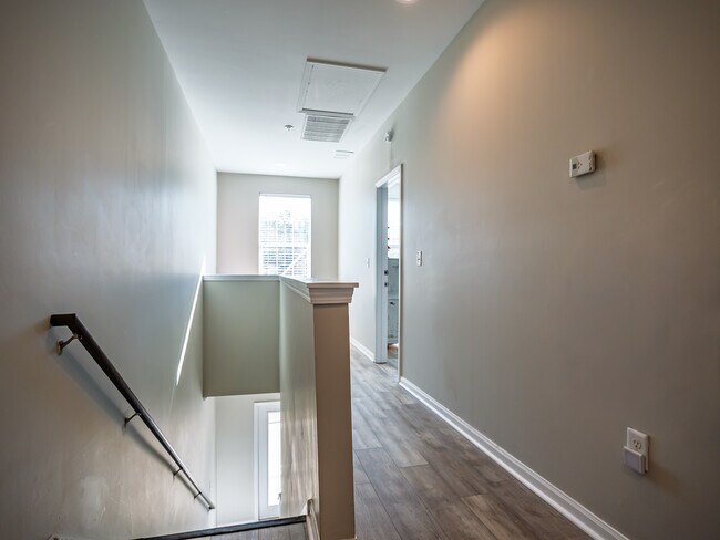 Building Photo - Rowandale