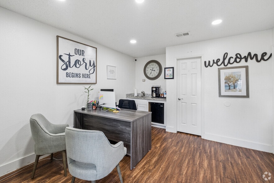 Lobby Photo - Hampton Townhomes