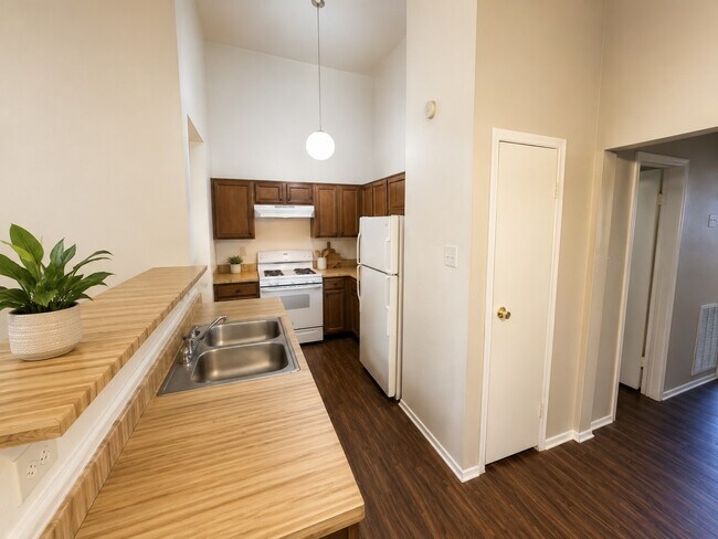 Building Photo - 22413 Tree House Ln