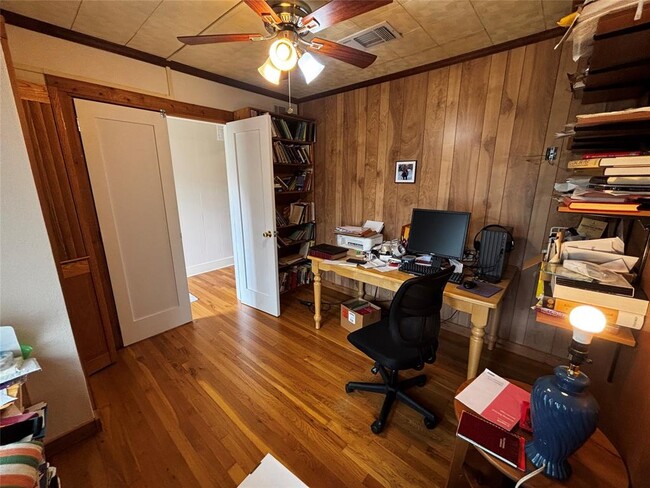 Building Photo - 5006 Rowena Ave